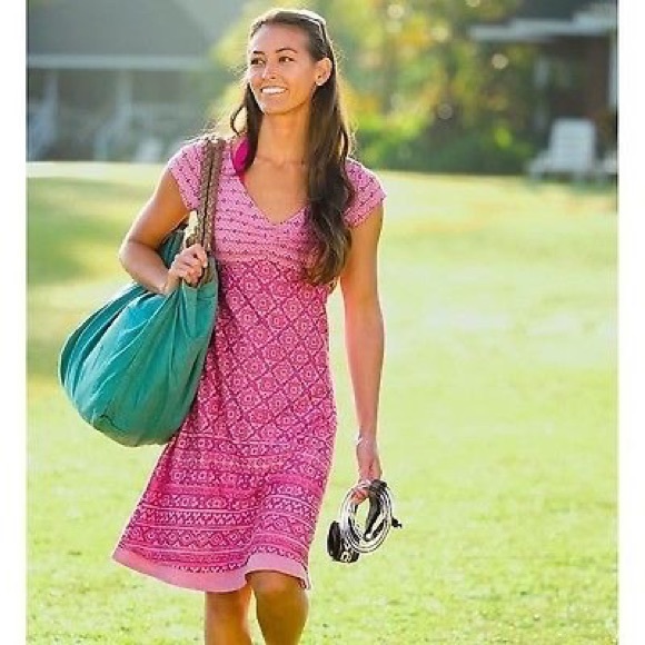 Athleta Dresses & Skirts - Athleta Dhara Active V-Neck Cap Sleeve Dress